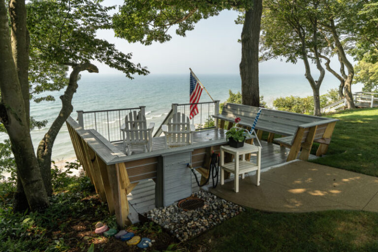 Deck with built in seating made of Trex looking out over Lake Michigan